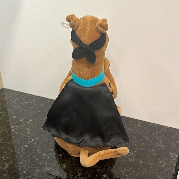 Hallmark Trick or Treatin' Scooby Doo Halloween Animated Talking Plush 12" 2008 - Picture 6 of 9